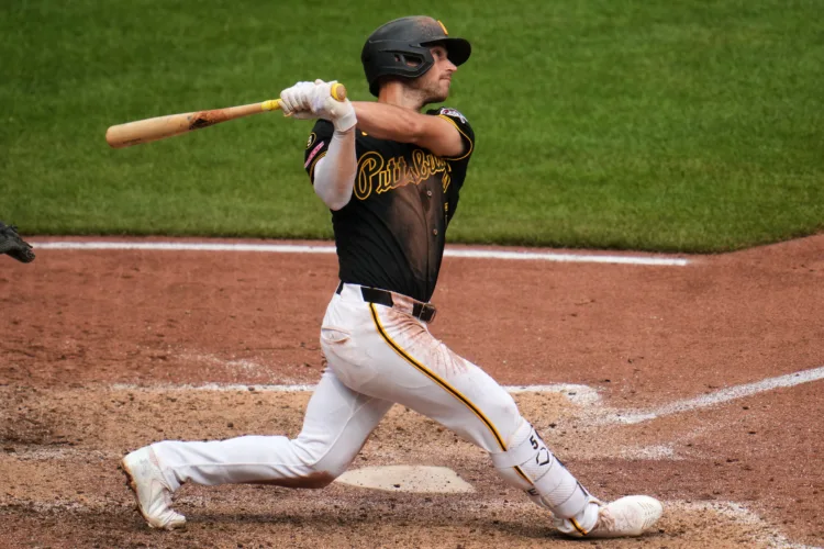 Lowe, Flores homer in 9th in Pirates come-from-behind win